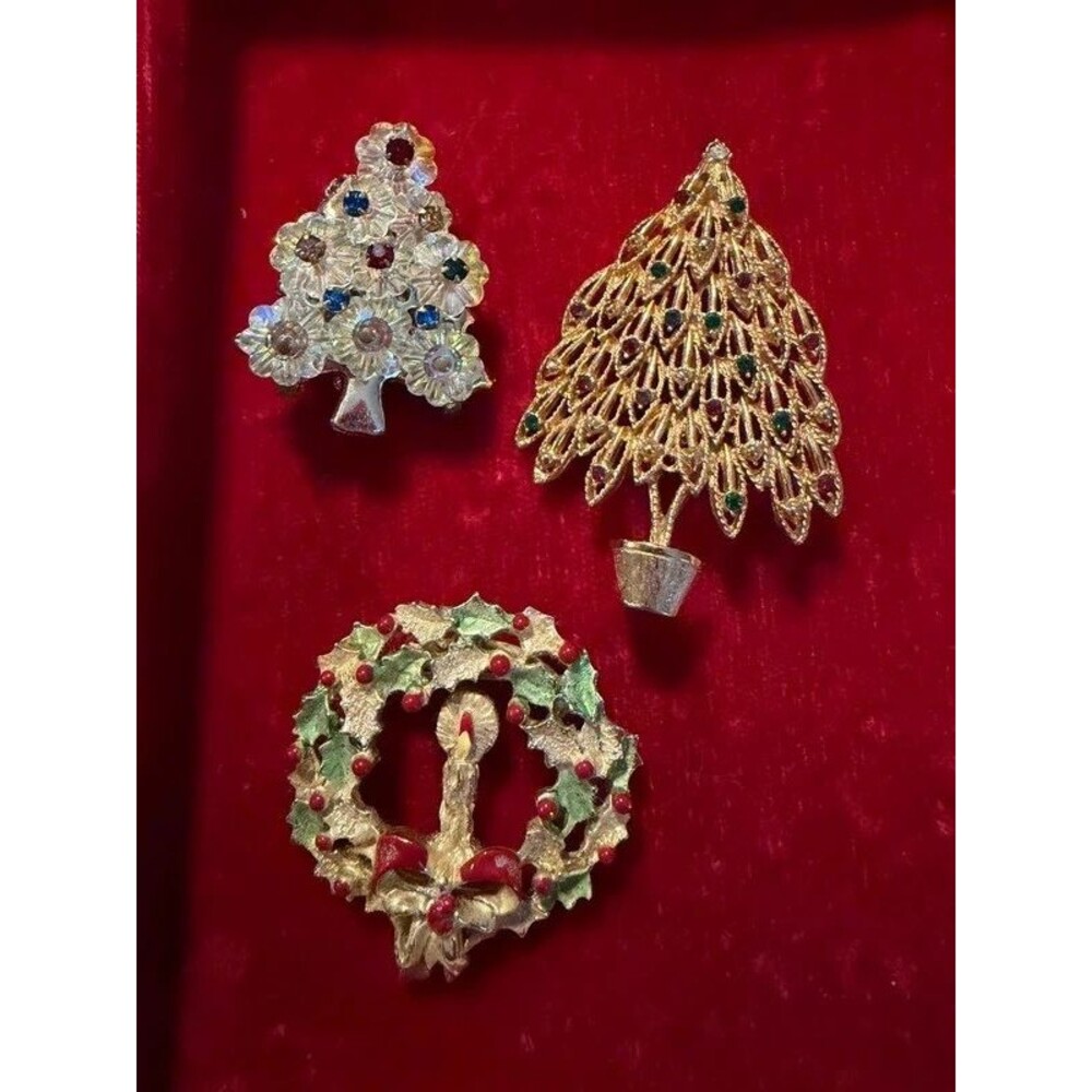 Vintage Holiday Brooch Lot - Gerry’s Wreath & Rhinestone Christmas Trees (Set of